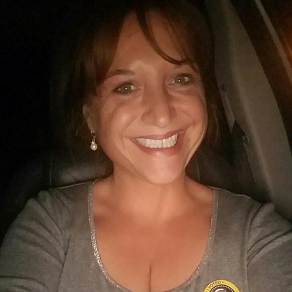 Hello, I'm Nancy and I'm a POSHOHOLIC!!! - Picture 1 of 1